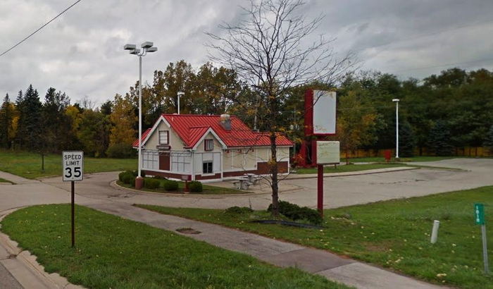 Hot n Now Hamburgers - Holt - 1850 Cedar St (newer photo)